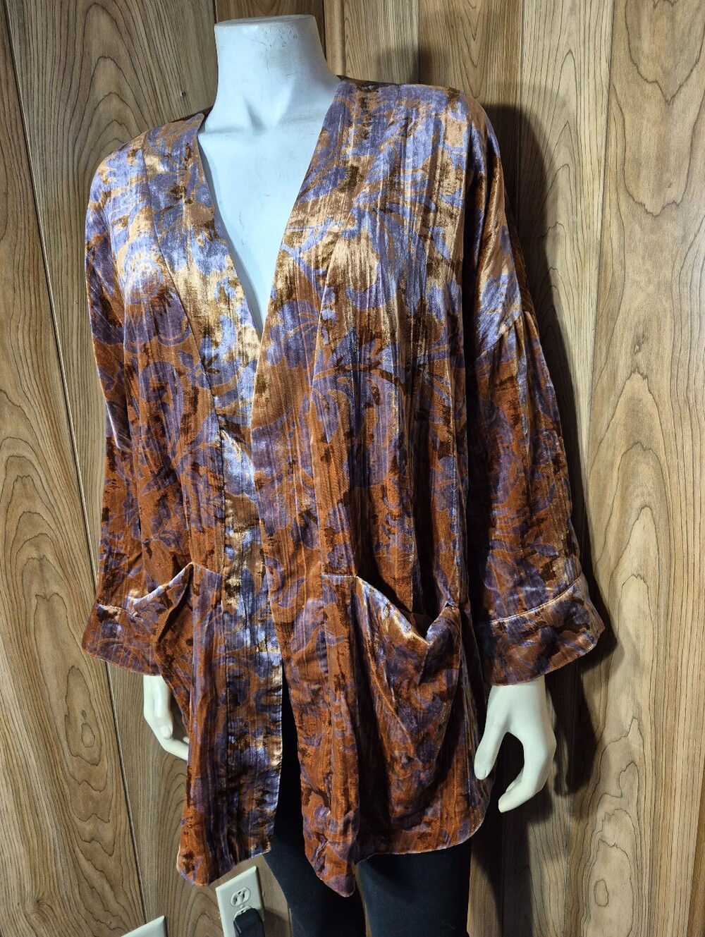 Anthropologie Esme velvet kimono jacket size S...great condition..no holes spots - Picture 3 of 6